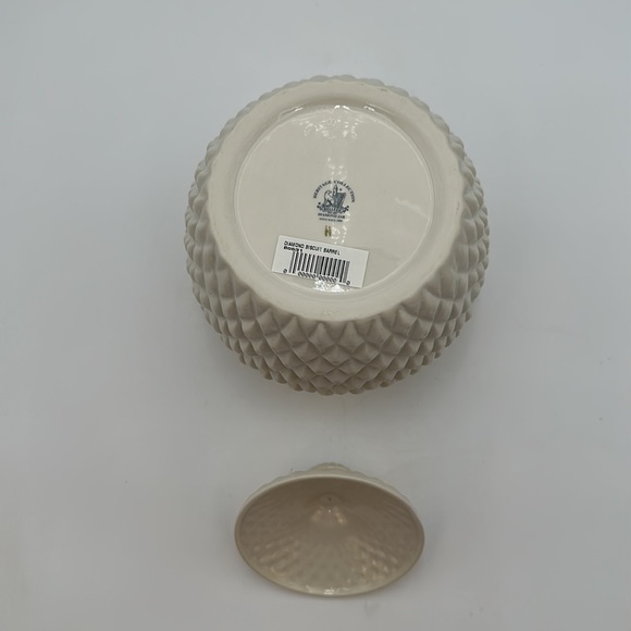 Belleek Heritage Collection Diamond China Biscuit Barrel/Jar - Picture 9 of 16